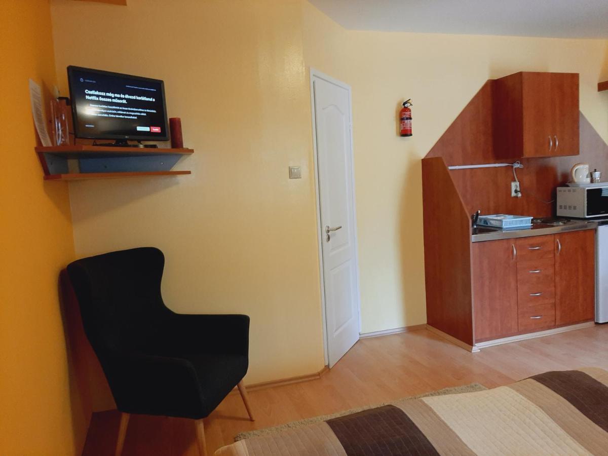 Aqua Apartman Gyula Eksteriør billede