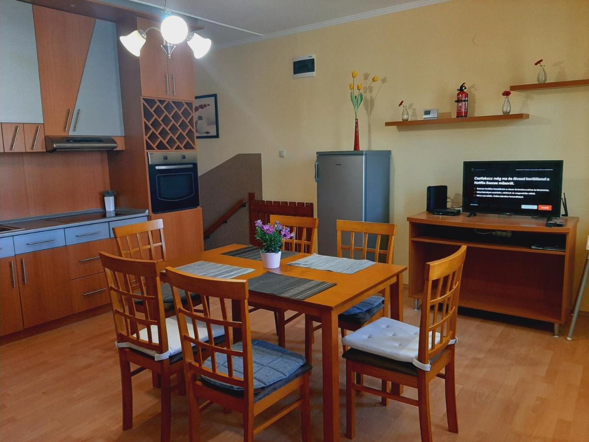 Aqua Apartman Gyula Eksteriør billede